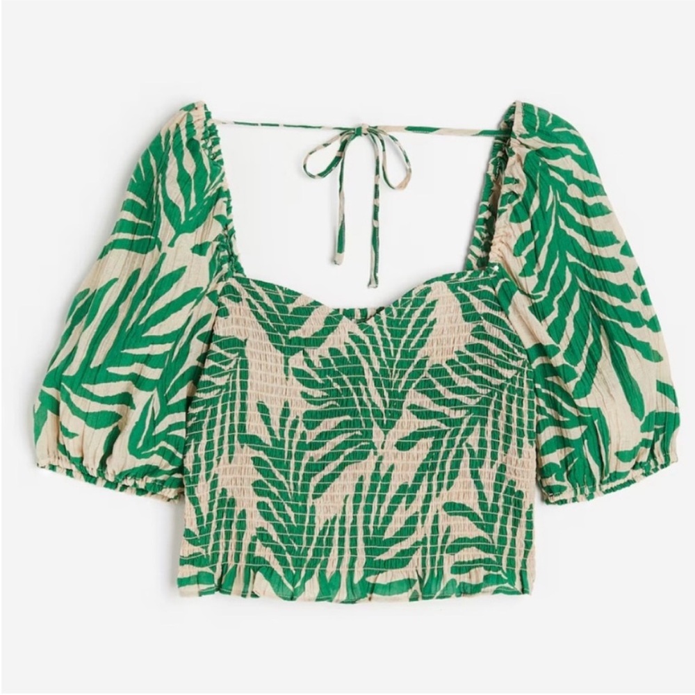 H&M Puff Sleeve Smocked Short Sleeve
Blouse Size Large